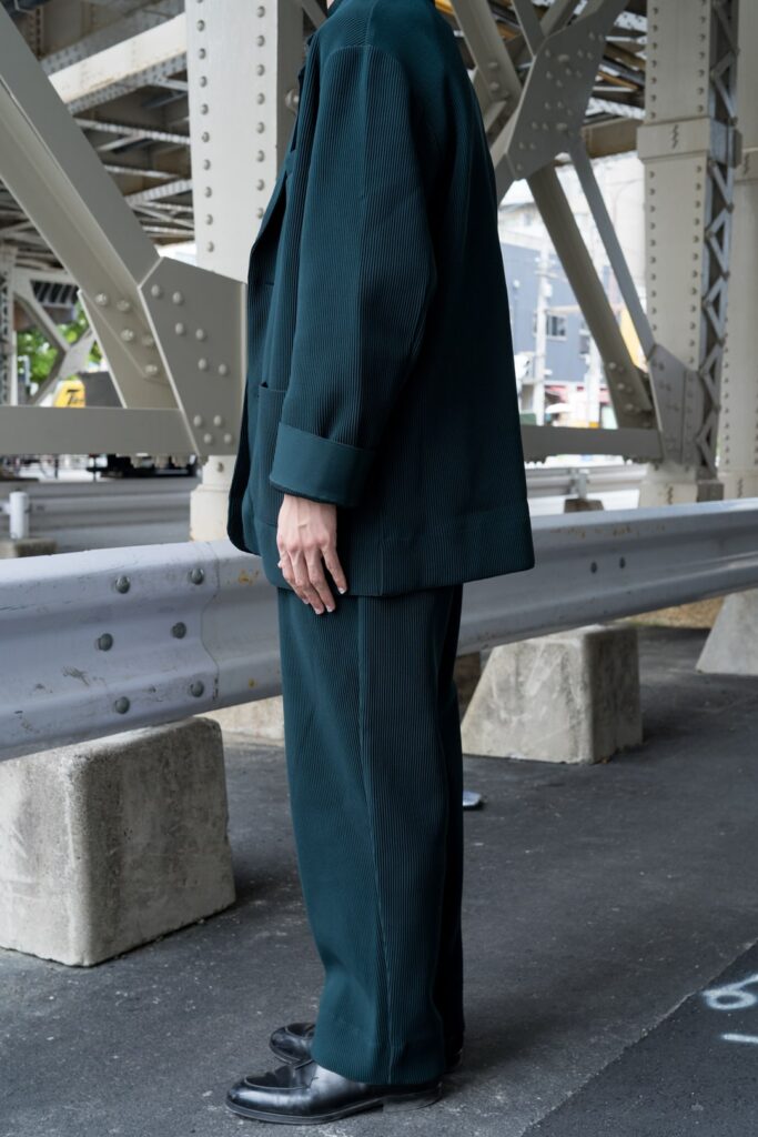 stein “PLEATS” - sign サイン
