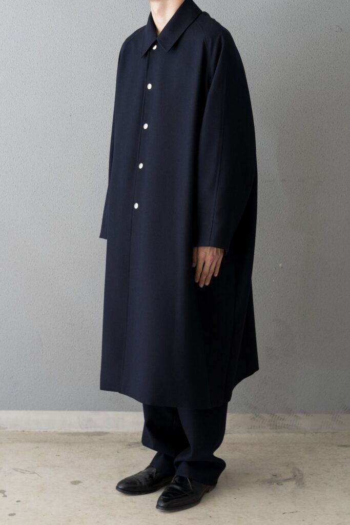 The CLASIK 21AW
BAL COLLAR PONCHO