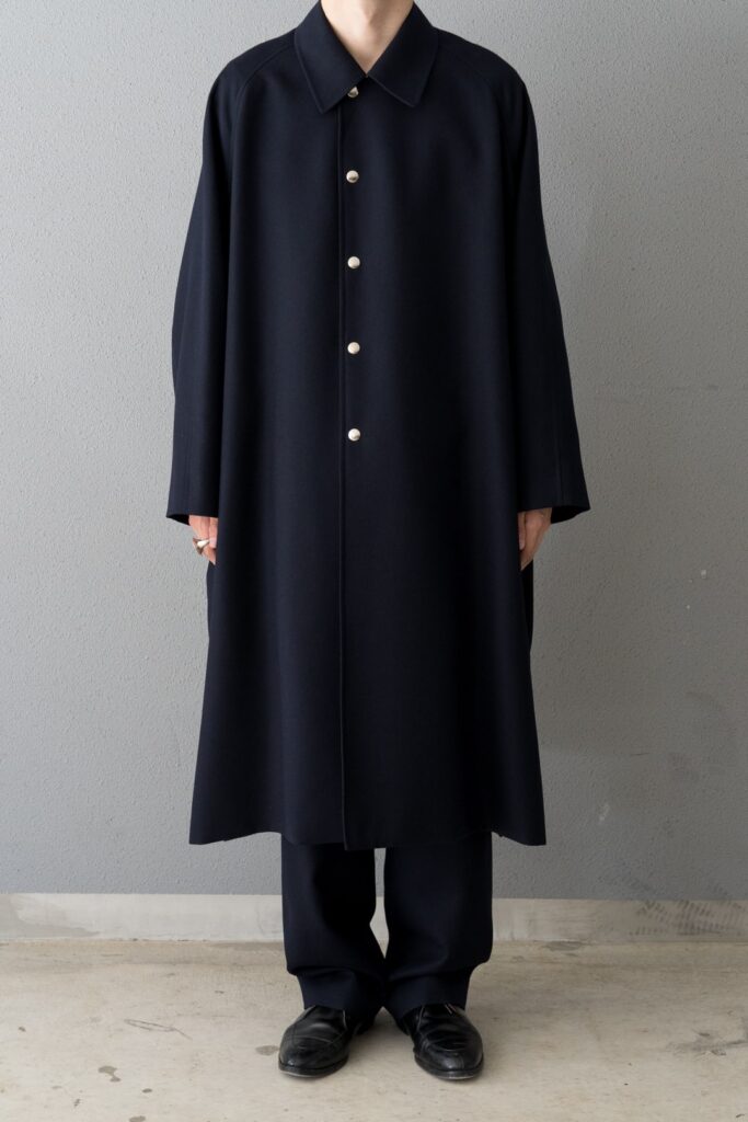 The CLASIK 21AW
BAL COLLAR PONCHO